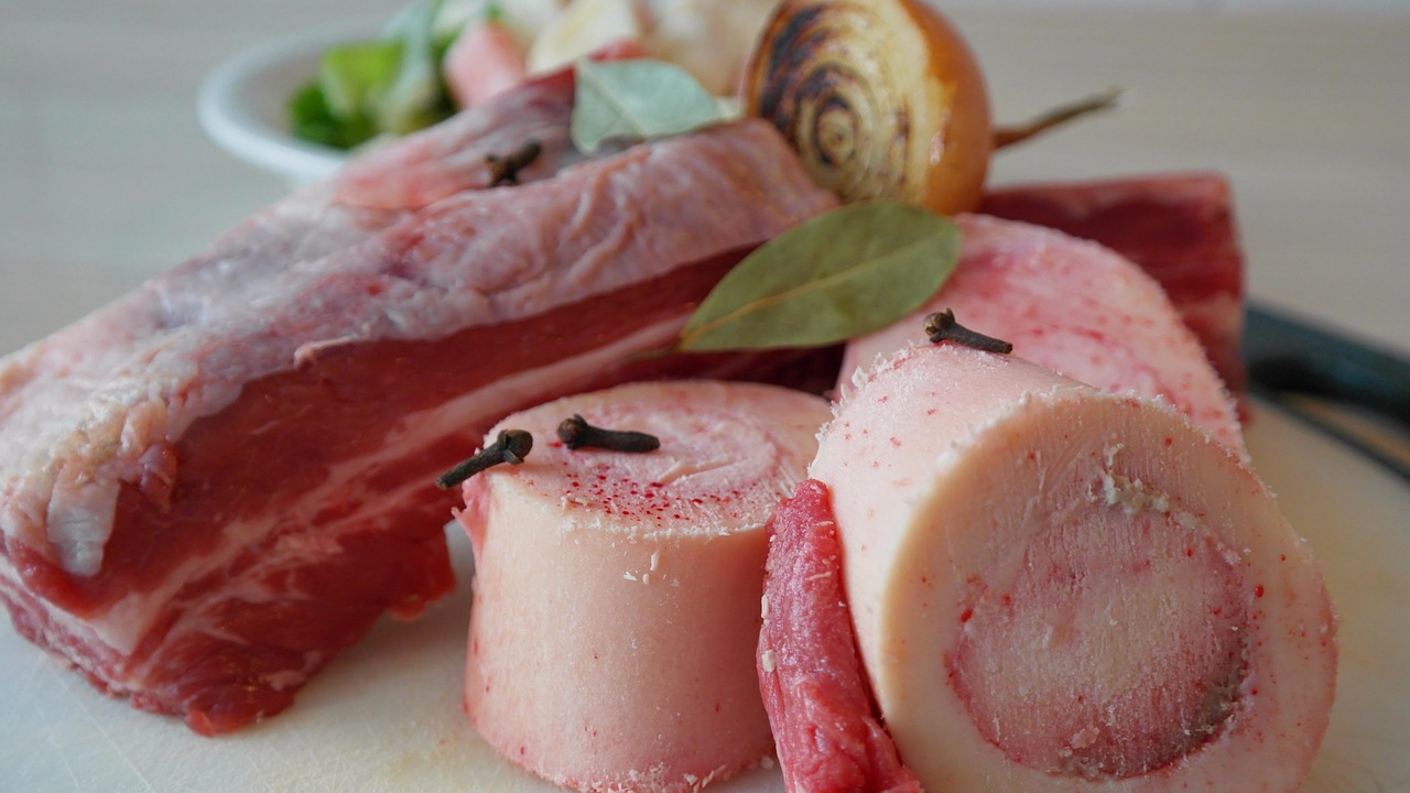 grass fed bovine collagen peptides supporting high protein content in Simple Valley clean paleo bars